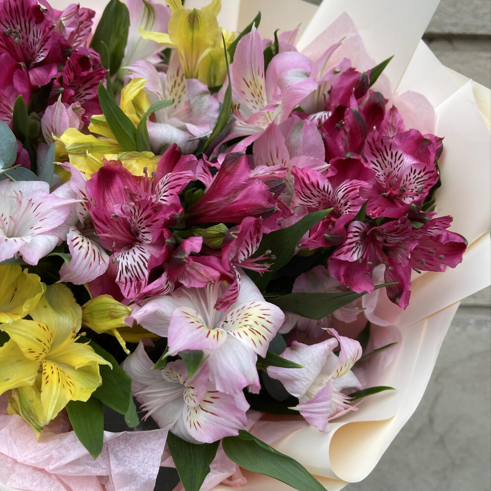 Букет ☺️🎀 «радость»🌸из стойких альстромерий