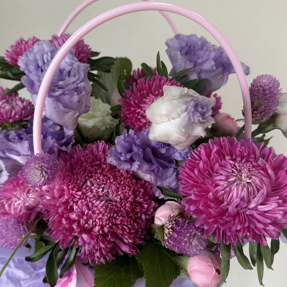 Сумочка с астрами и эустомой 💗💜