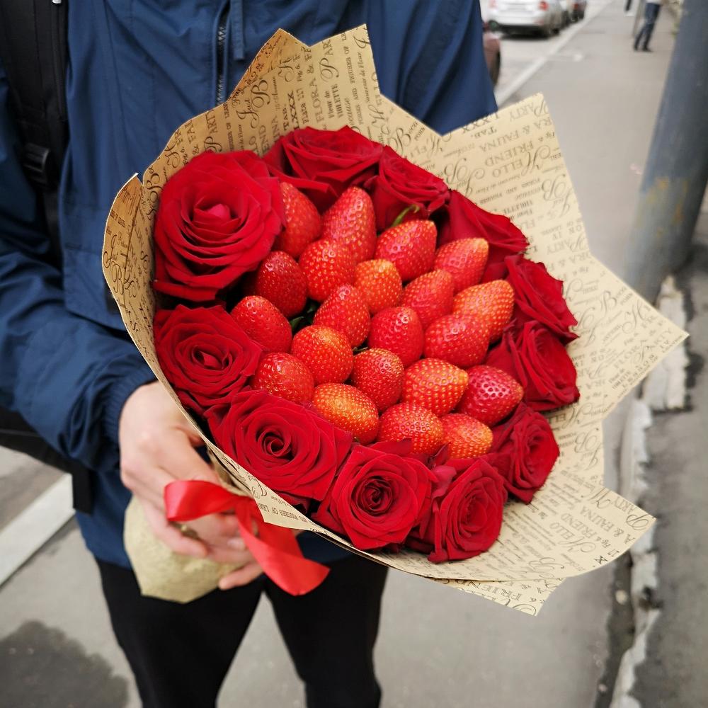 Клубника с розами
