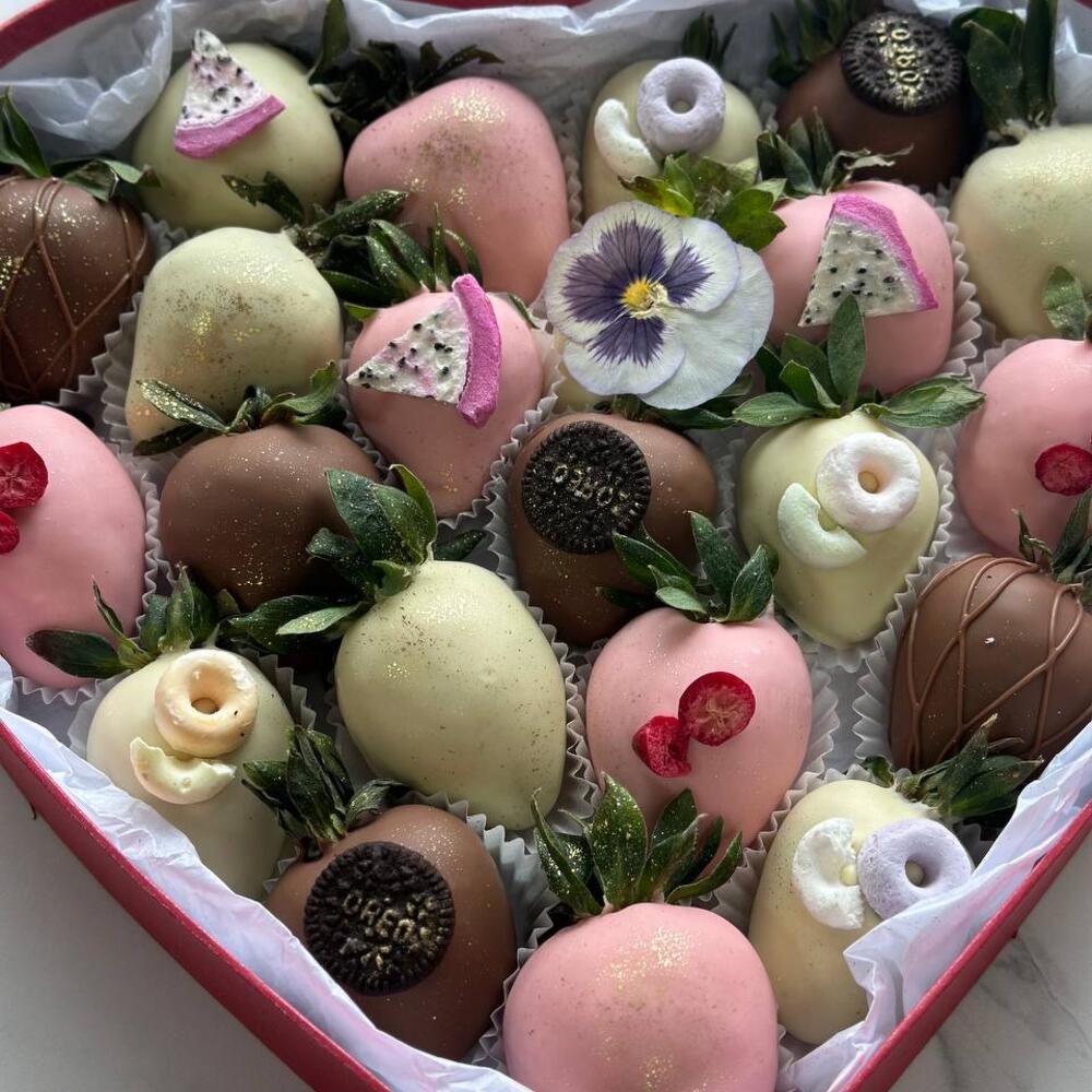 Сердце с клубникой в шоколаде
