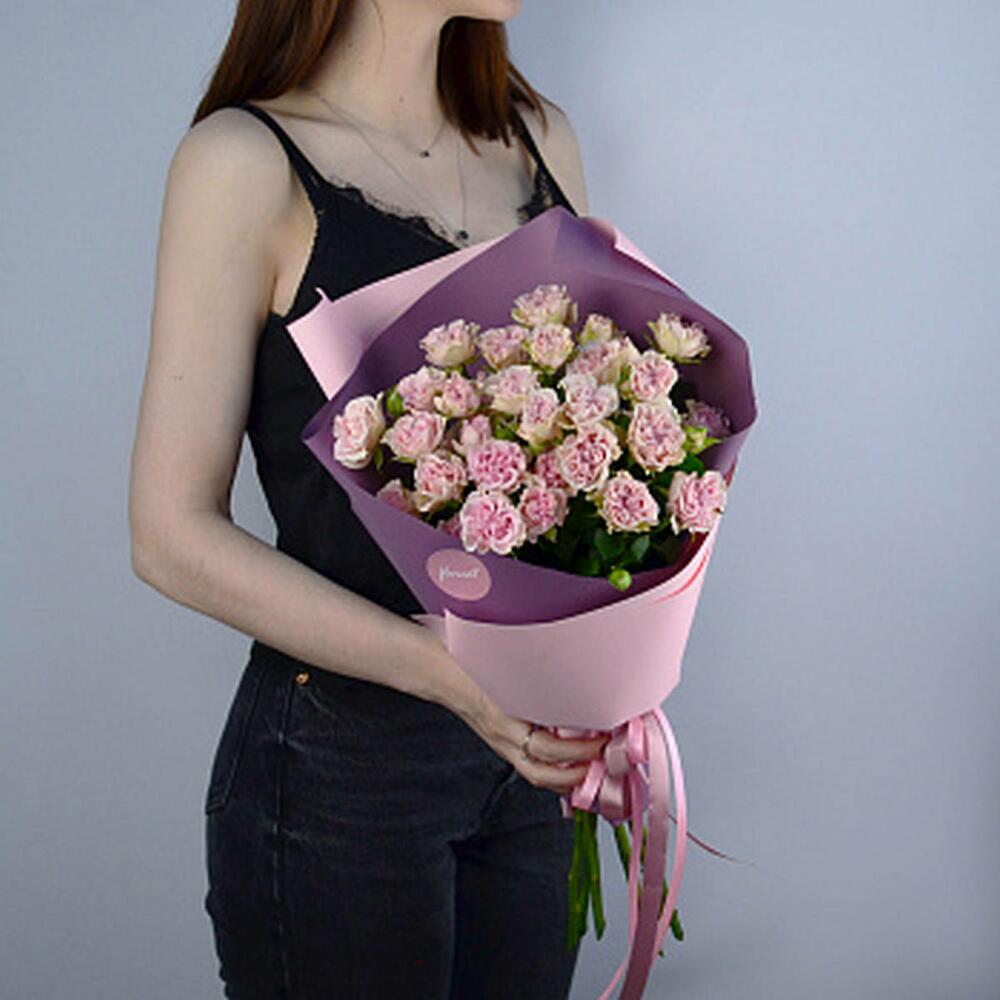 Букет из 7 кустовых пионовидных роз Sweet Flow