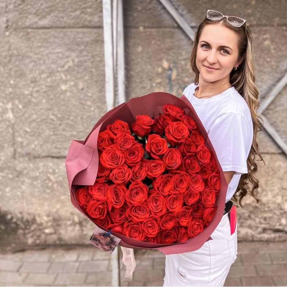 Букет из 51 Розы Фридом