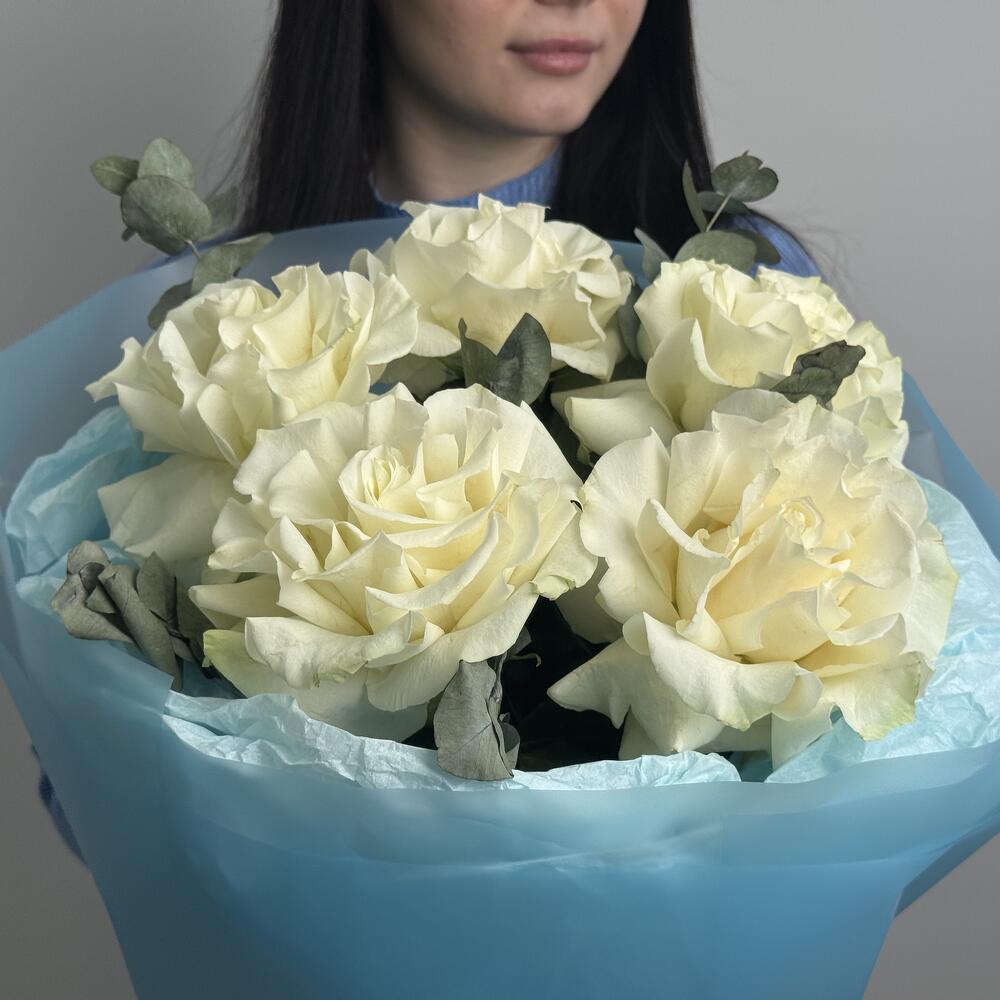 Белые французские розы