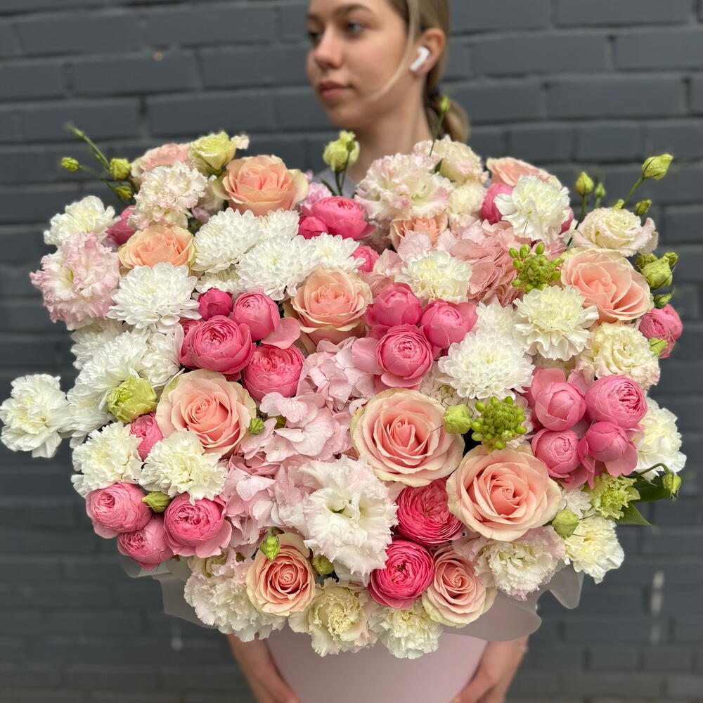 Композиция в шляпной коробке с Розами