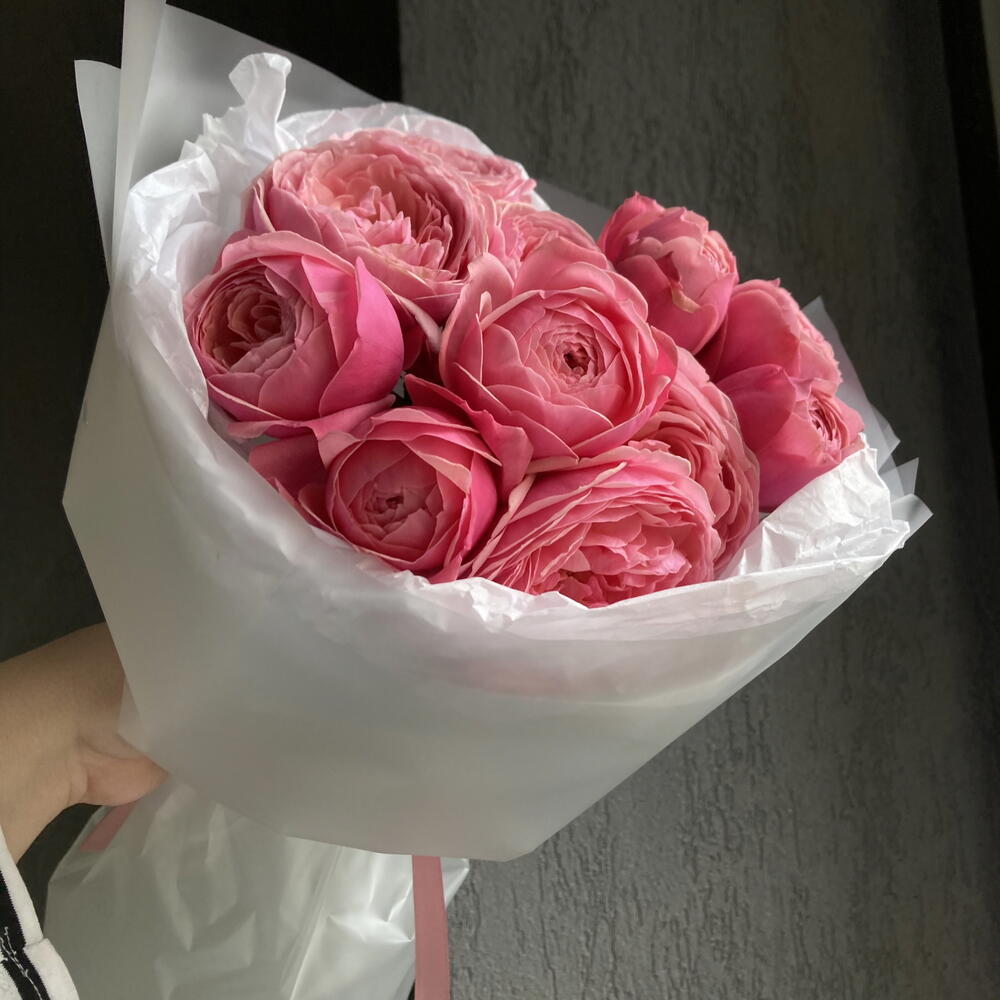Моно из кустовых роз пионовидных
