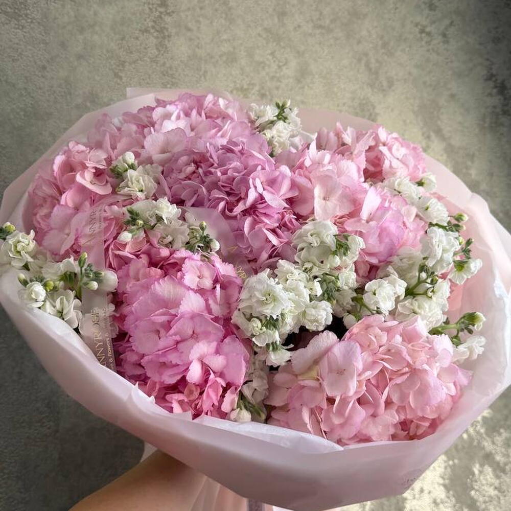 Букет  из гортензии и маттиоли  💖