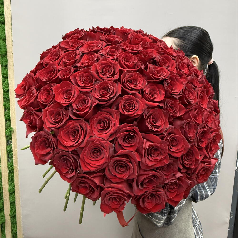 Большой букет из бордовой розы Экспловер 101🌹