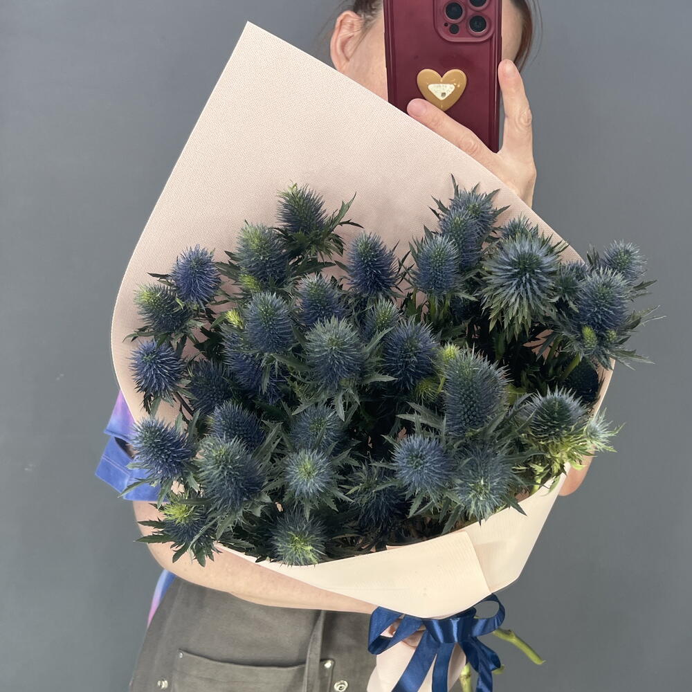 Букет изысканный 💙 с синим эрингиумом 💙💙💙