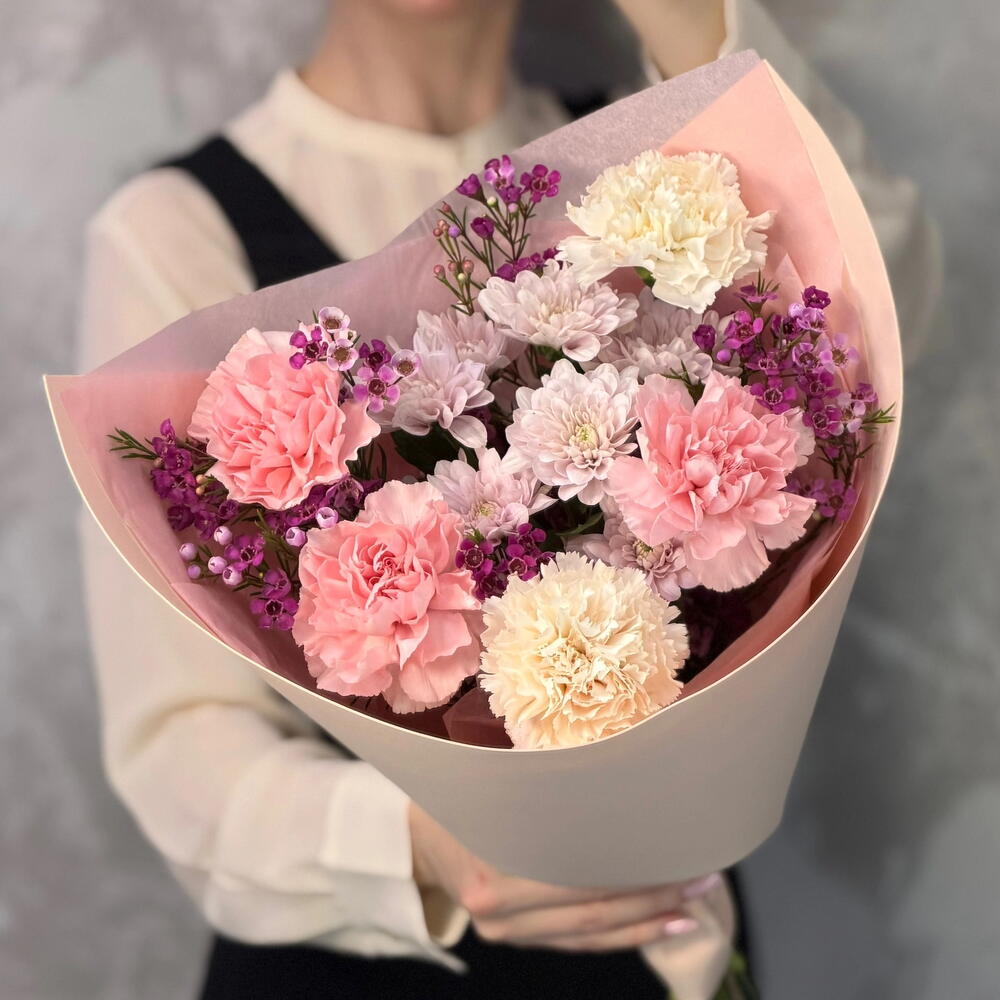 Нежный розовый ароматный букет хризантема, диантусы и хамелациум🌸 1 сентября