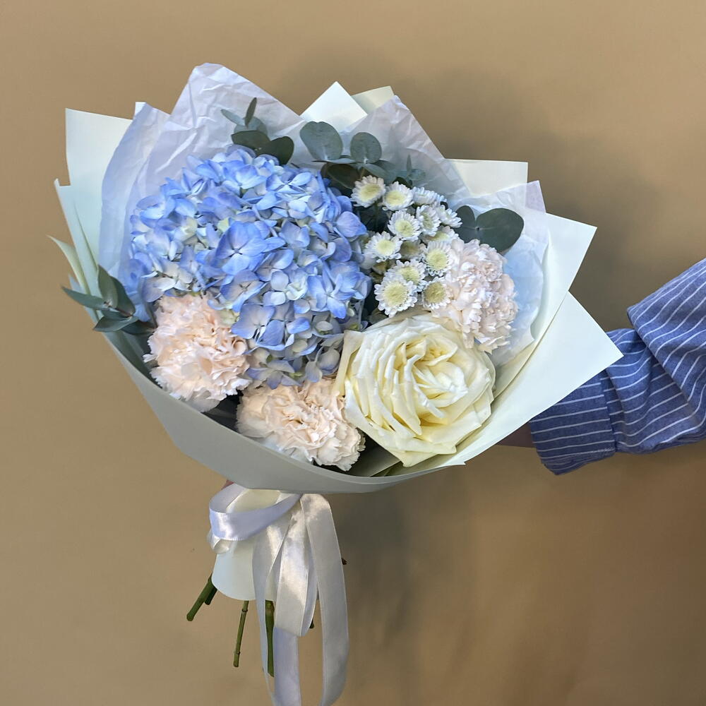 Букет из гортензии, диантусов и пионовидной розы 🌸