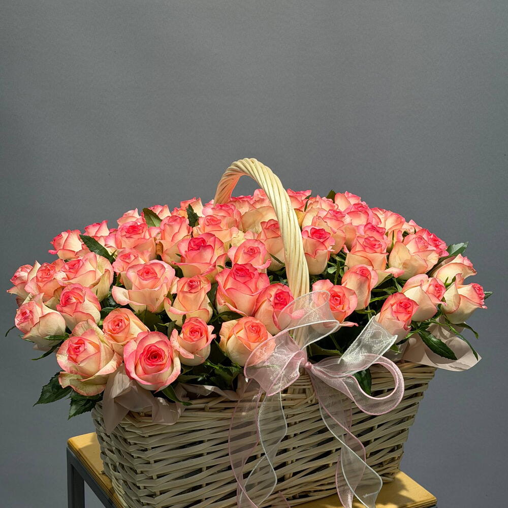 59 роз корзинка