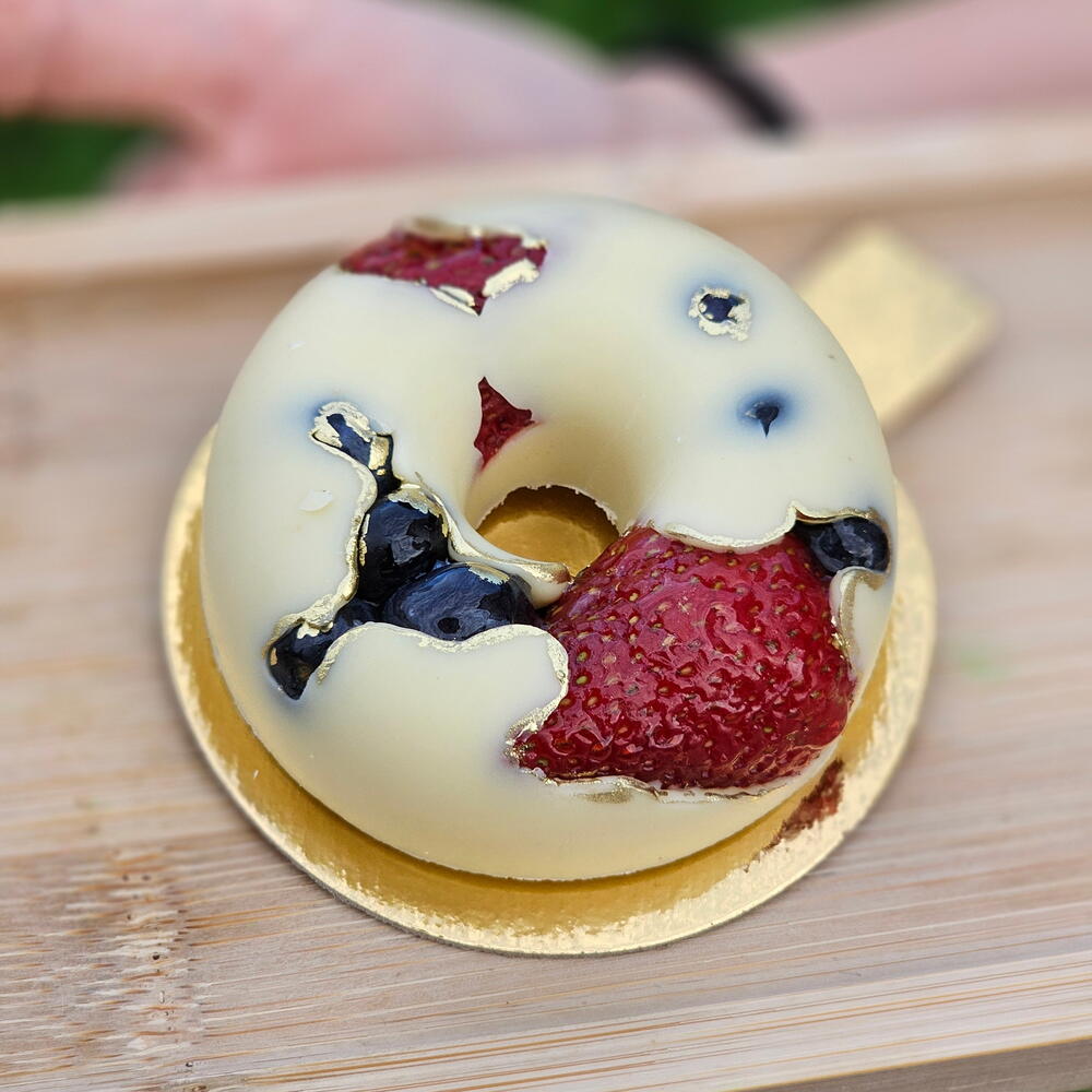 Пончики клубника-голубика-шоколад🍓🫐🍫
