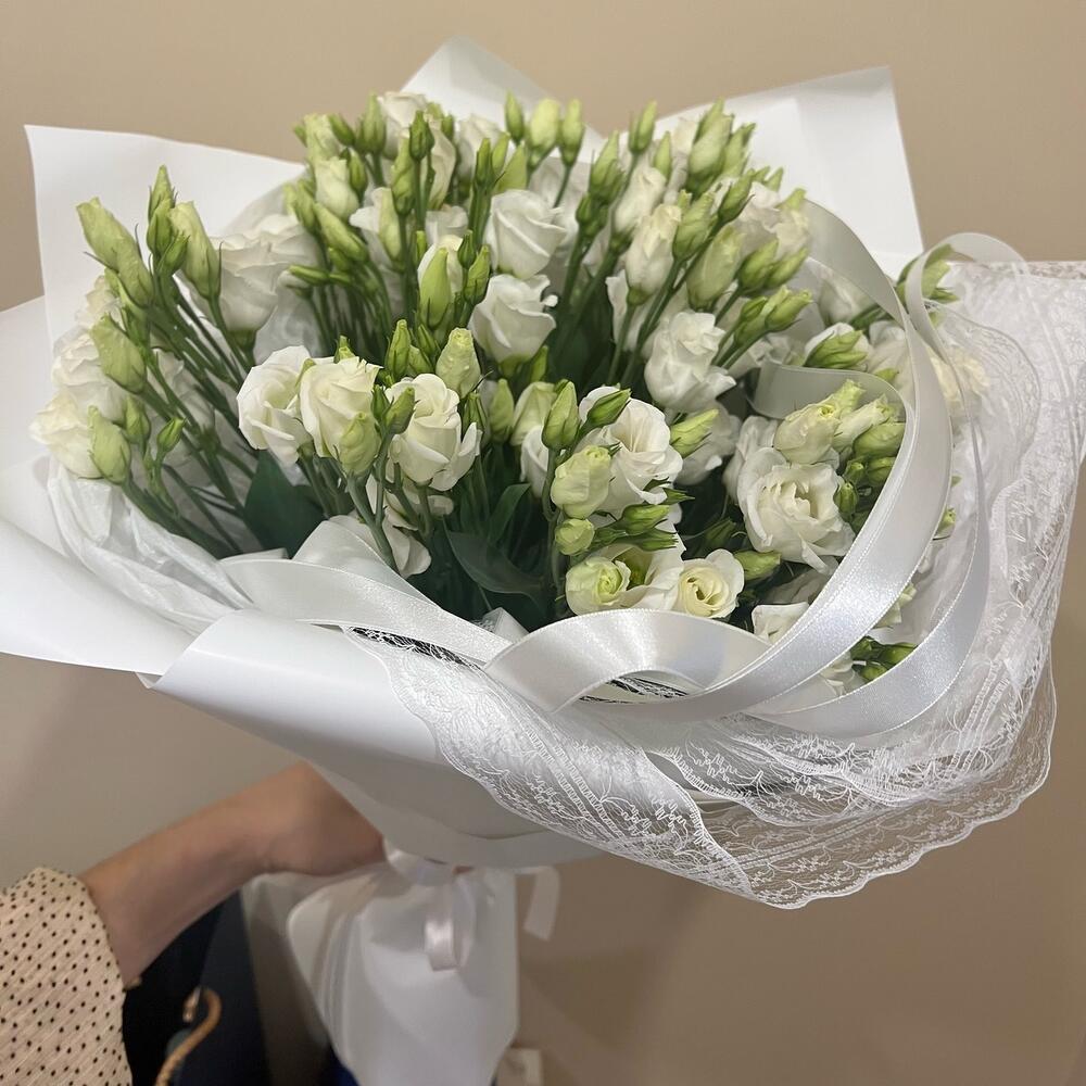 Букет на свадьбу из Лизиантуса