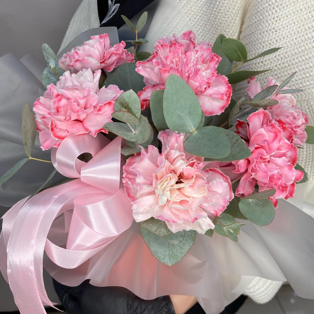 Букет из диантусов в шляпной коробки 🌸