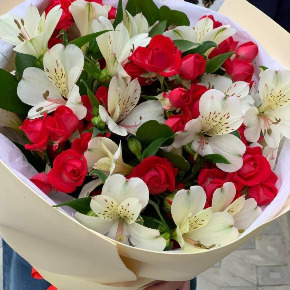 Букет из кустовых роз и альстромерий (Cherry)