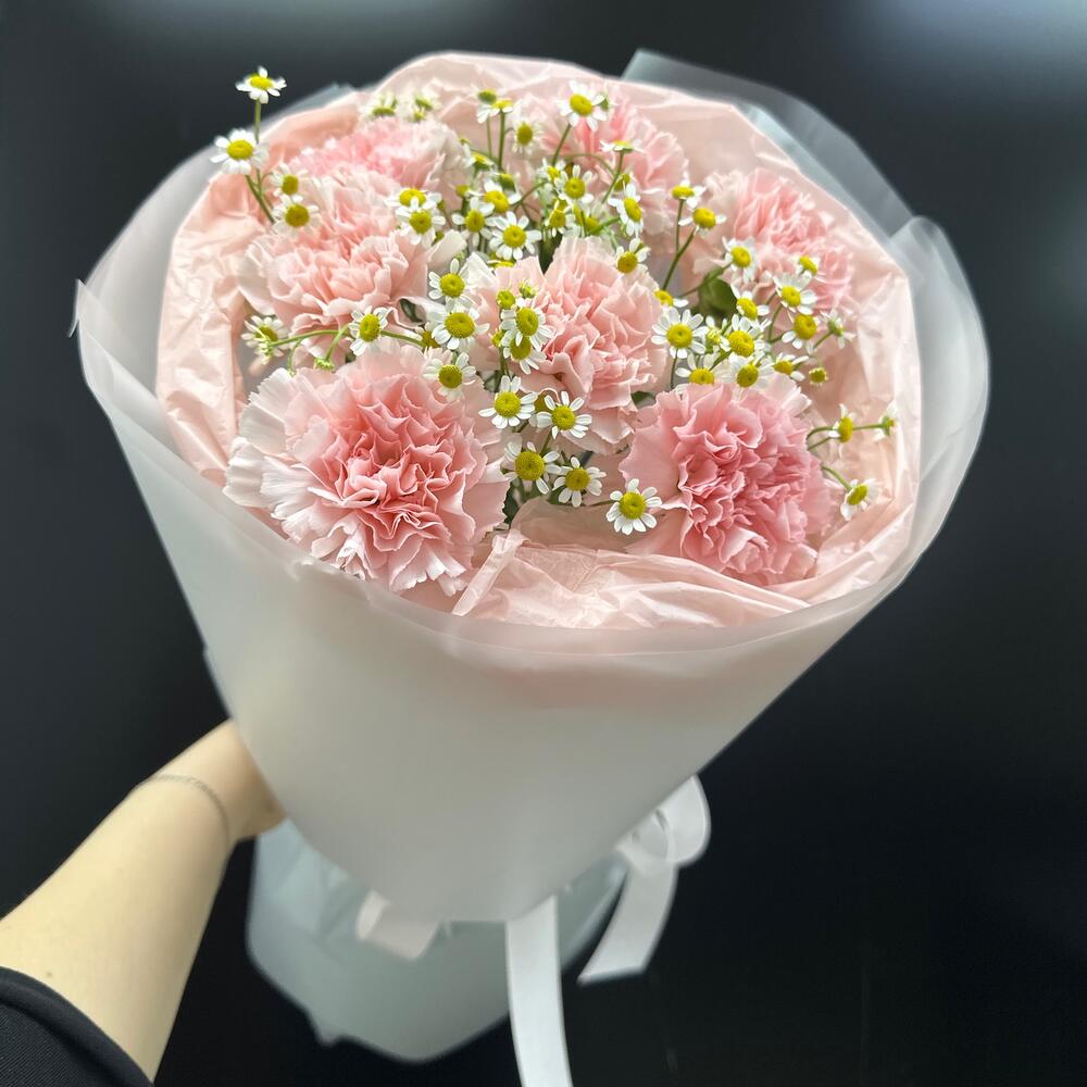 Нежные чувства 🌸 букет с диантусами и матрикарией