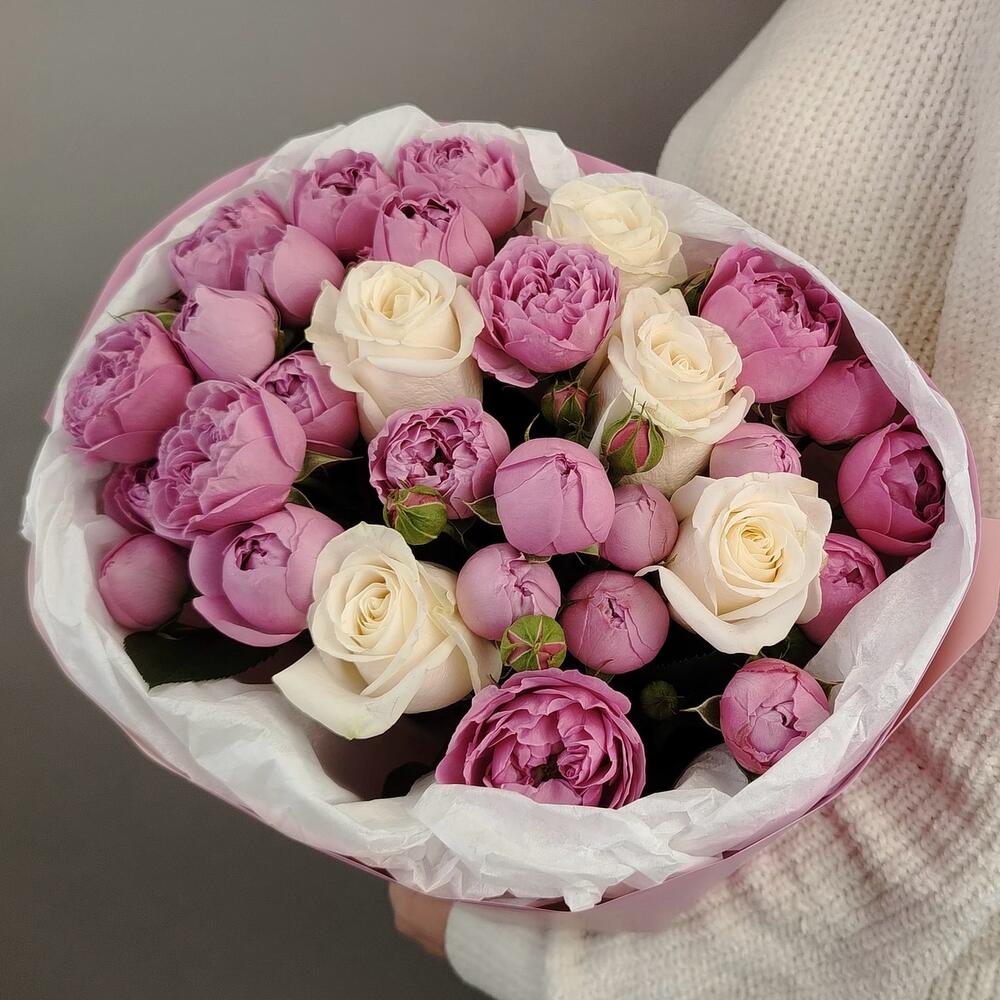 Пионовидные розы 🥀 белые на розовом