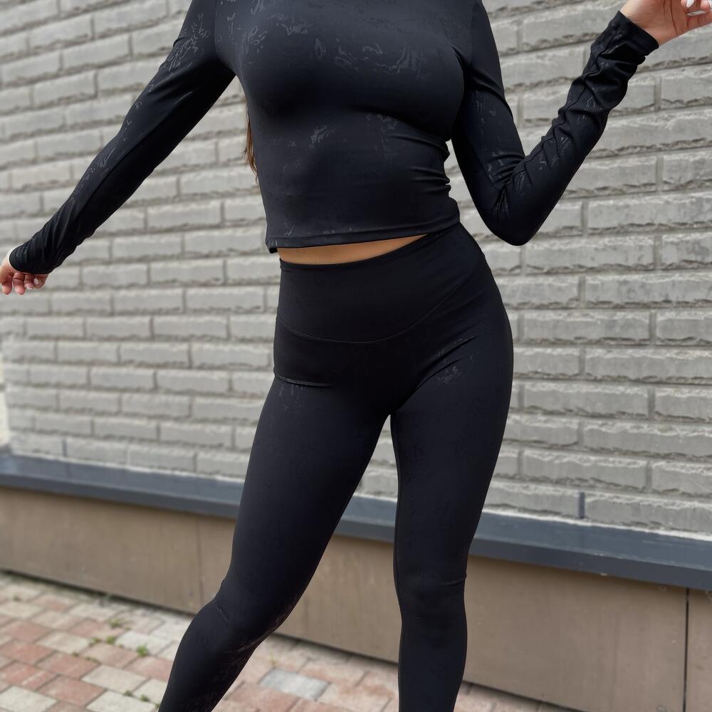 Model Text black