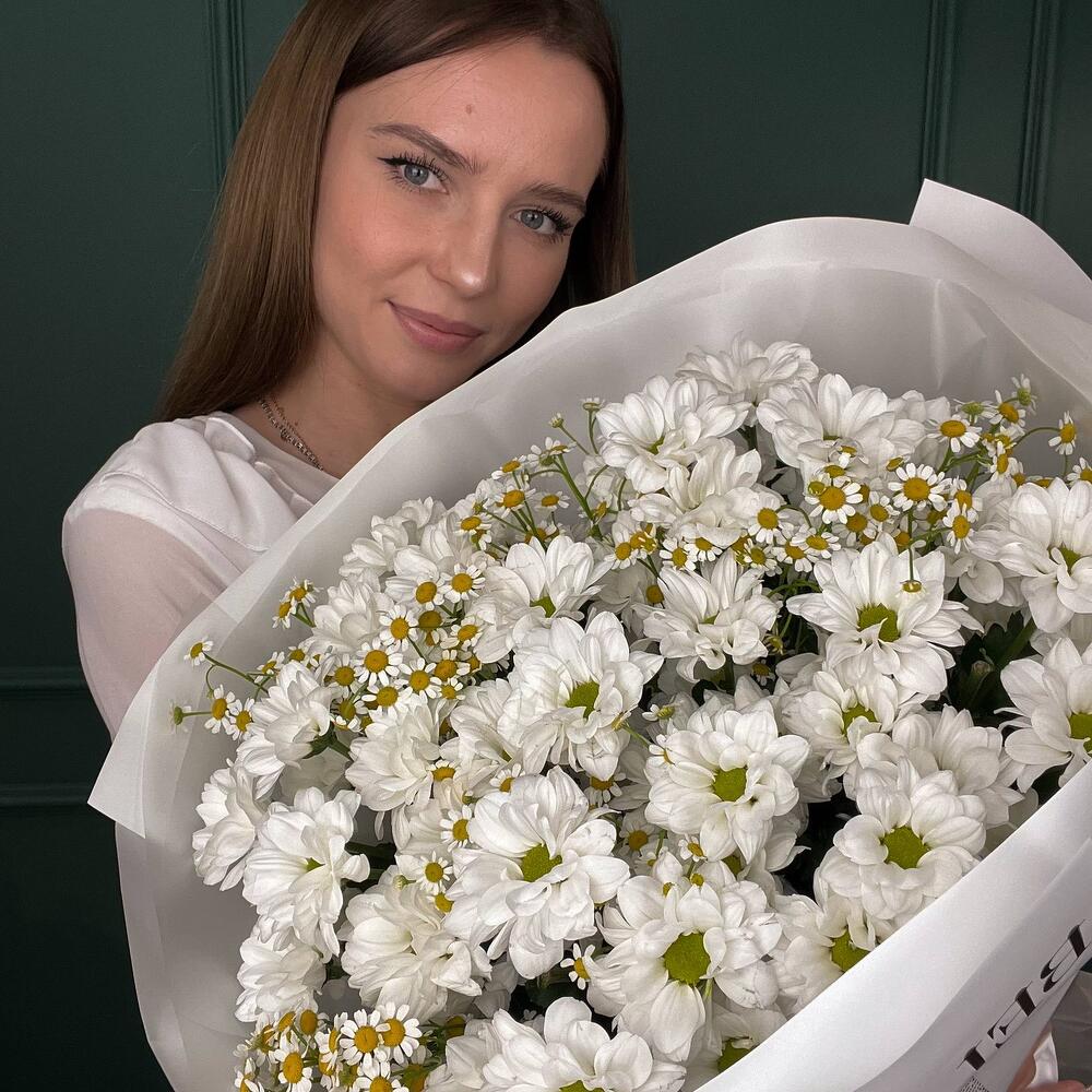 Букет из кустовых хризантем и ромашек 389