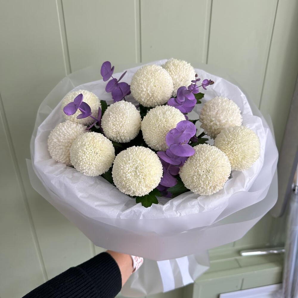 Mono - bouquet of 11 chrysanthemums
