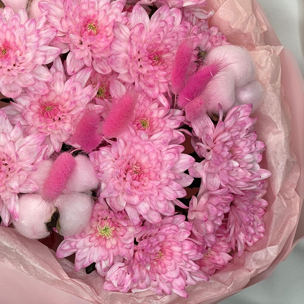Розовая 💕 хризантема  с лагурусом и хлопком в упаковке