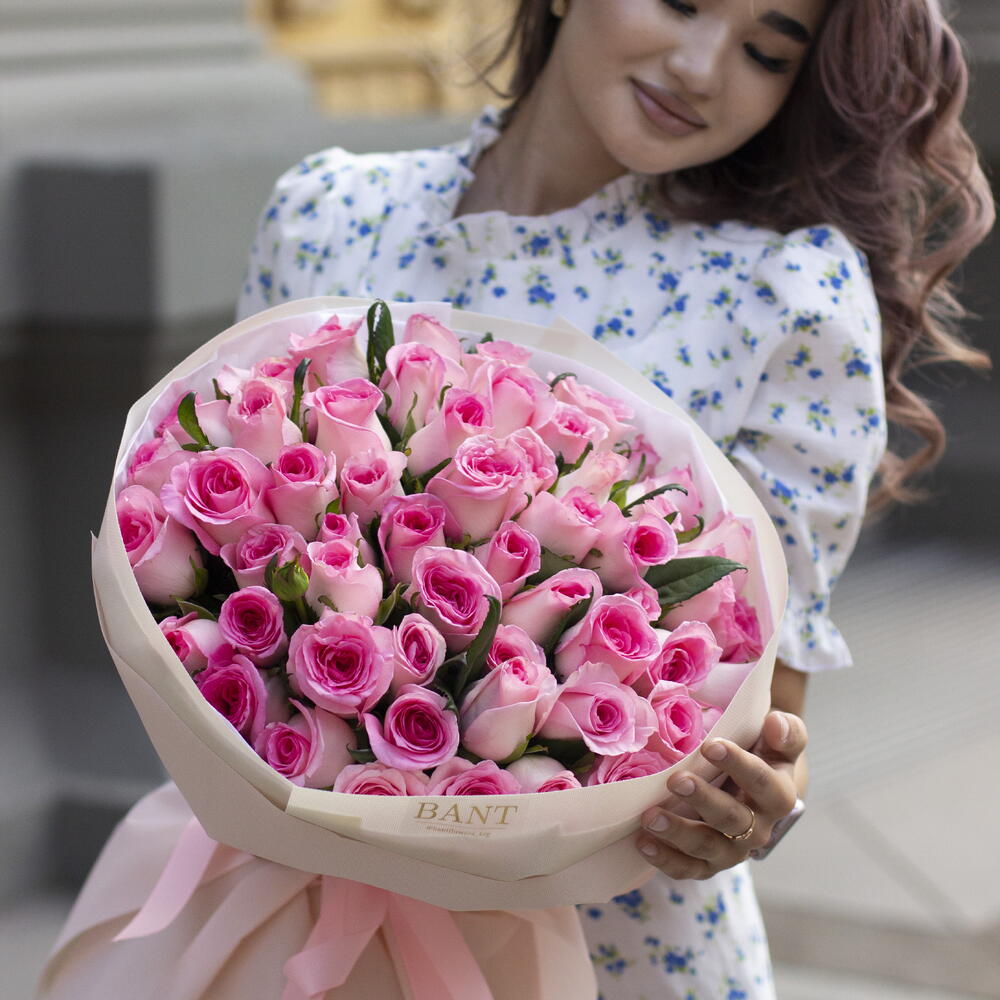 55 розовых роз