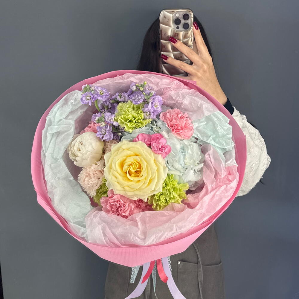 Дофаминовый букет🪻🌼🌺🌸🌹 голубая Гортензия, диантусы, маттиола и пион