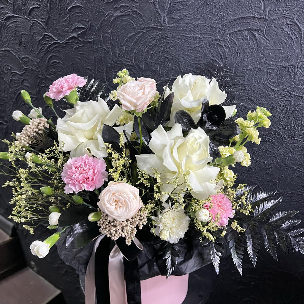 Композиция в черно-розовых тонах🖤🩷💛