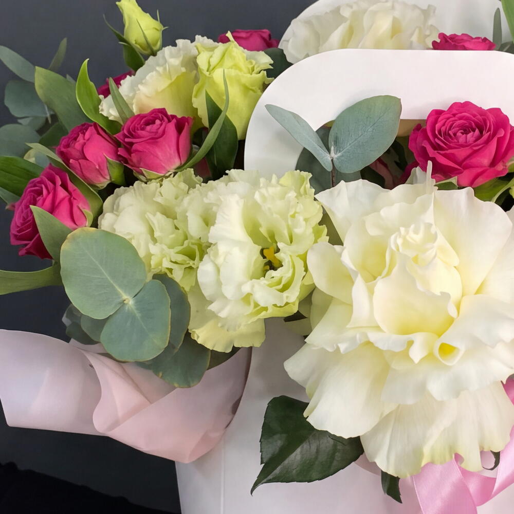 Моей любимой Цветы в сумочке 🌸