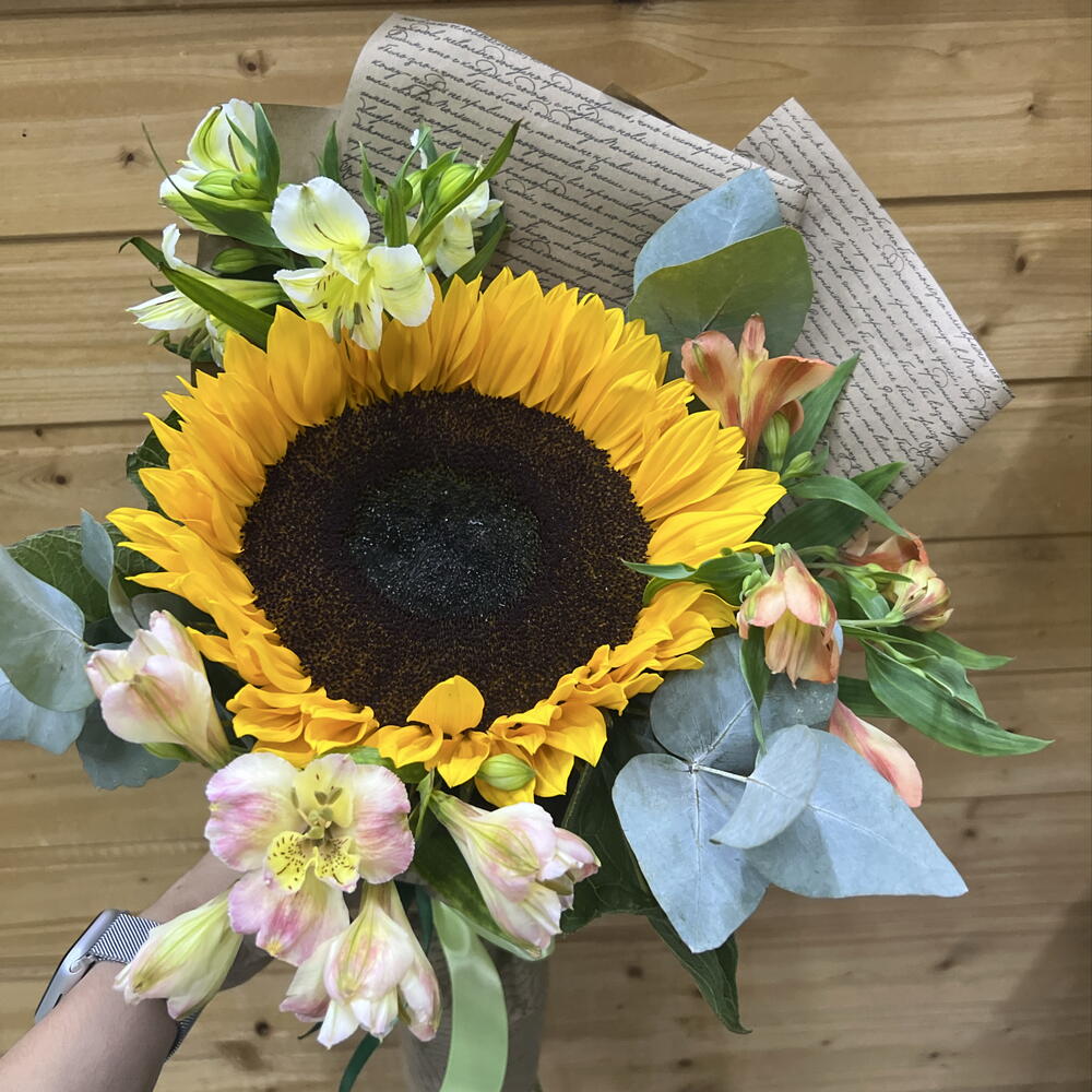 Букет с подсолнухом