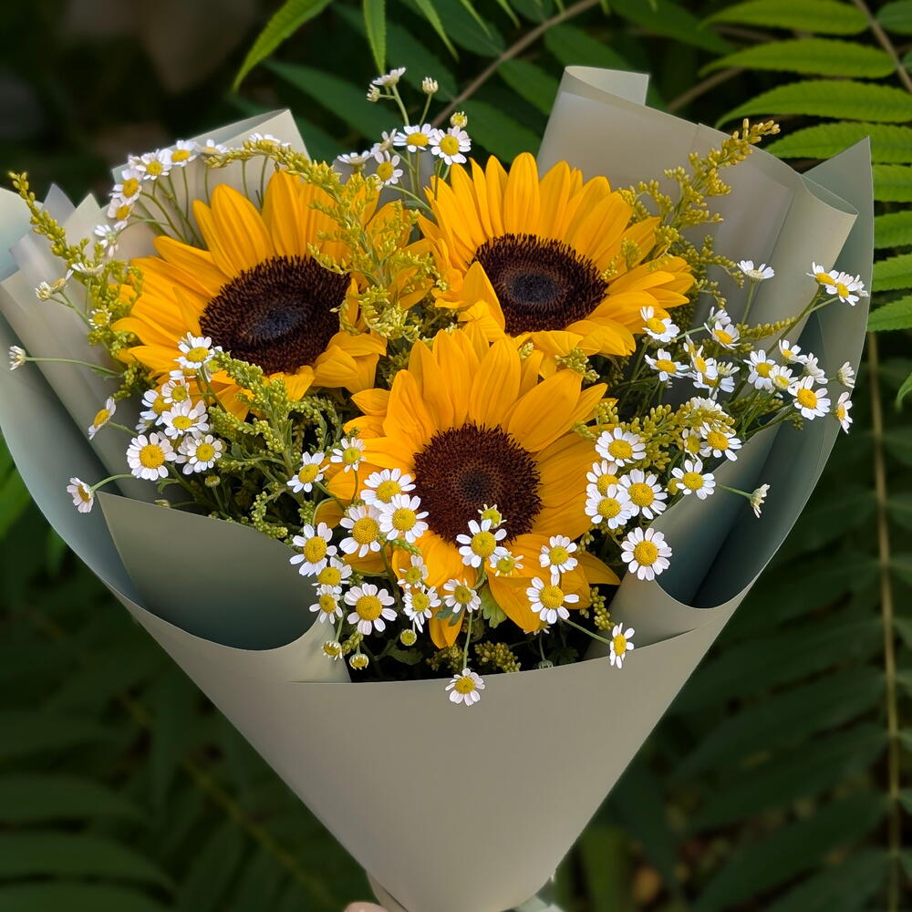 🌻 Букет подсолнухов и ромашек — яркий подарок с солнечным настроением