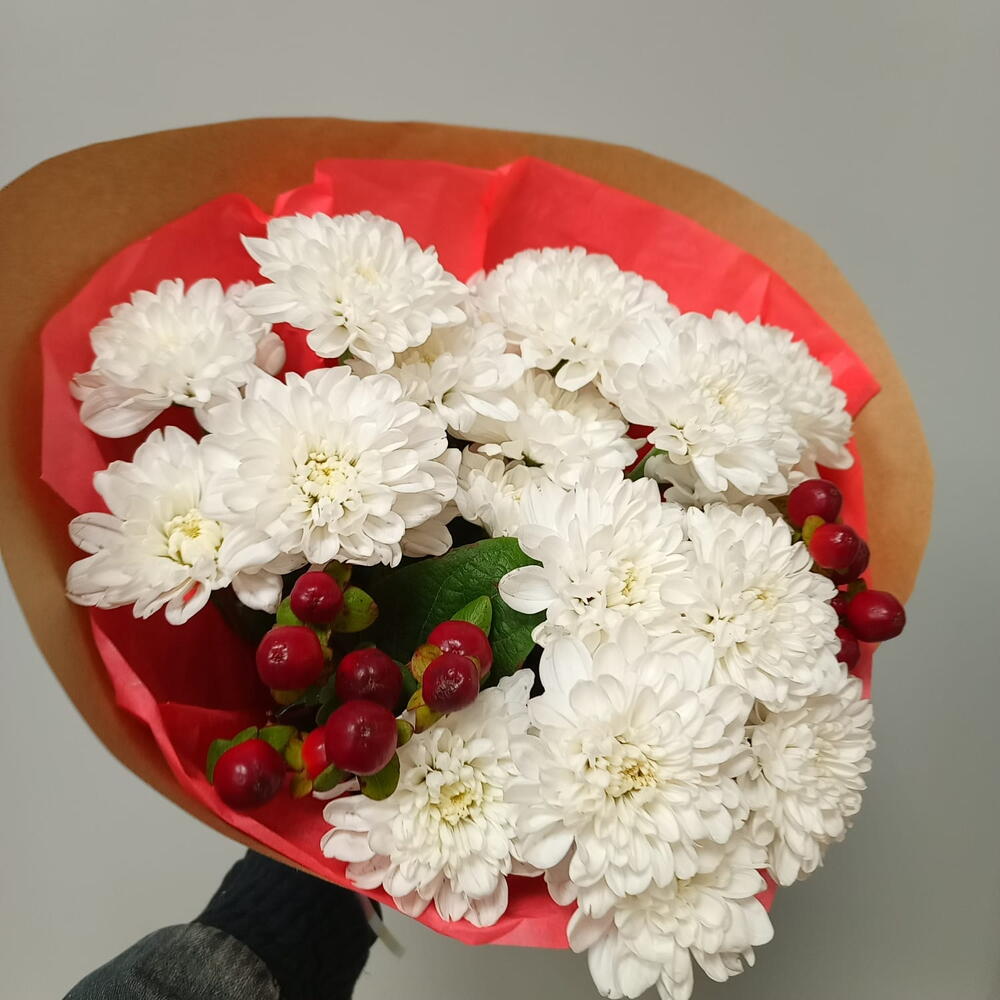 Букет "Ягодка" Хризантемы в крафте