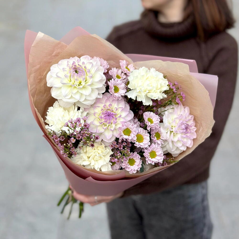 Сезонный букет георгины, хамелациум, сантини, диантусы💜