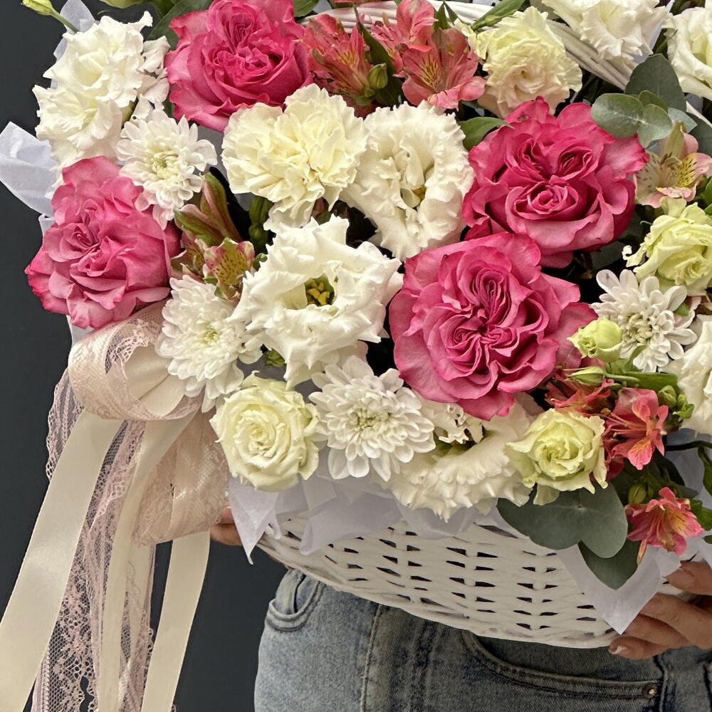 Корзина с цветами 💐 / эустома, розы, диантус, хризантема