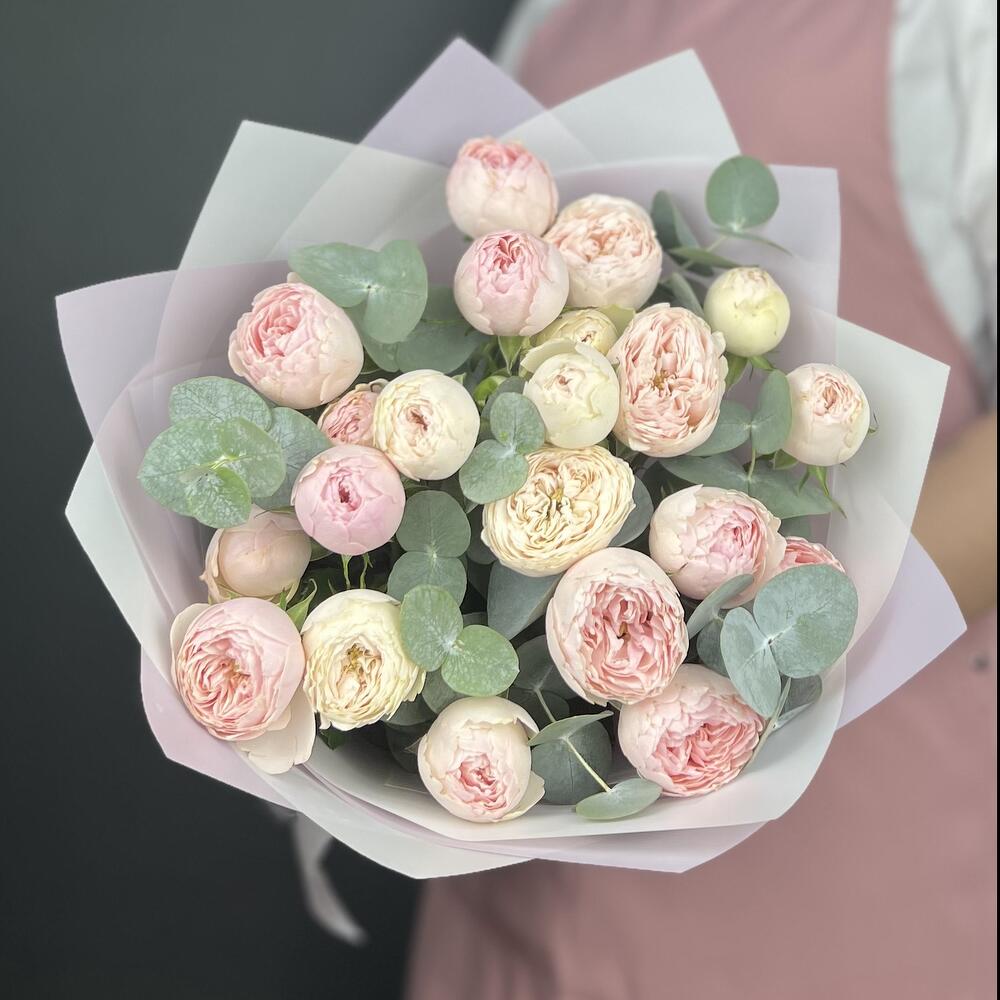 Букет роз. Кустовые розы Мэнсфилд Парк 5 шт и Эвкалипт