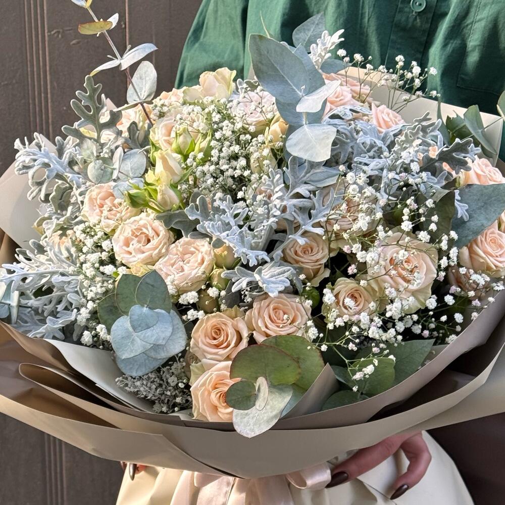 Букет из кустовых роз