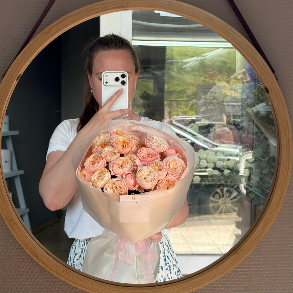 Пионовидные розы кустовые премиум