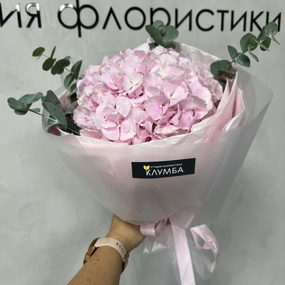 Нежная гортензия с эвкалиптом