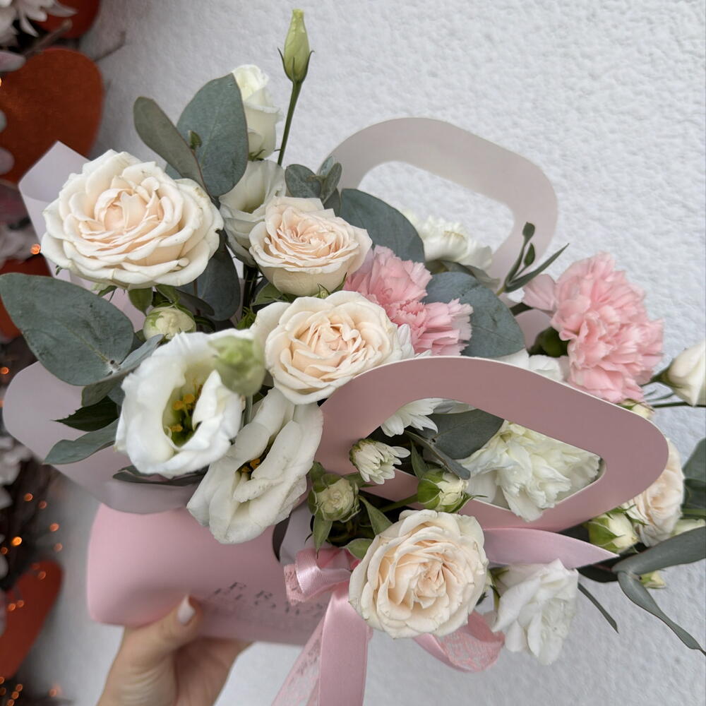 Обворожительная сумочка Bloom room, роза, диантус, эустома