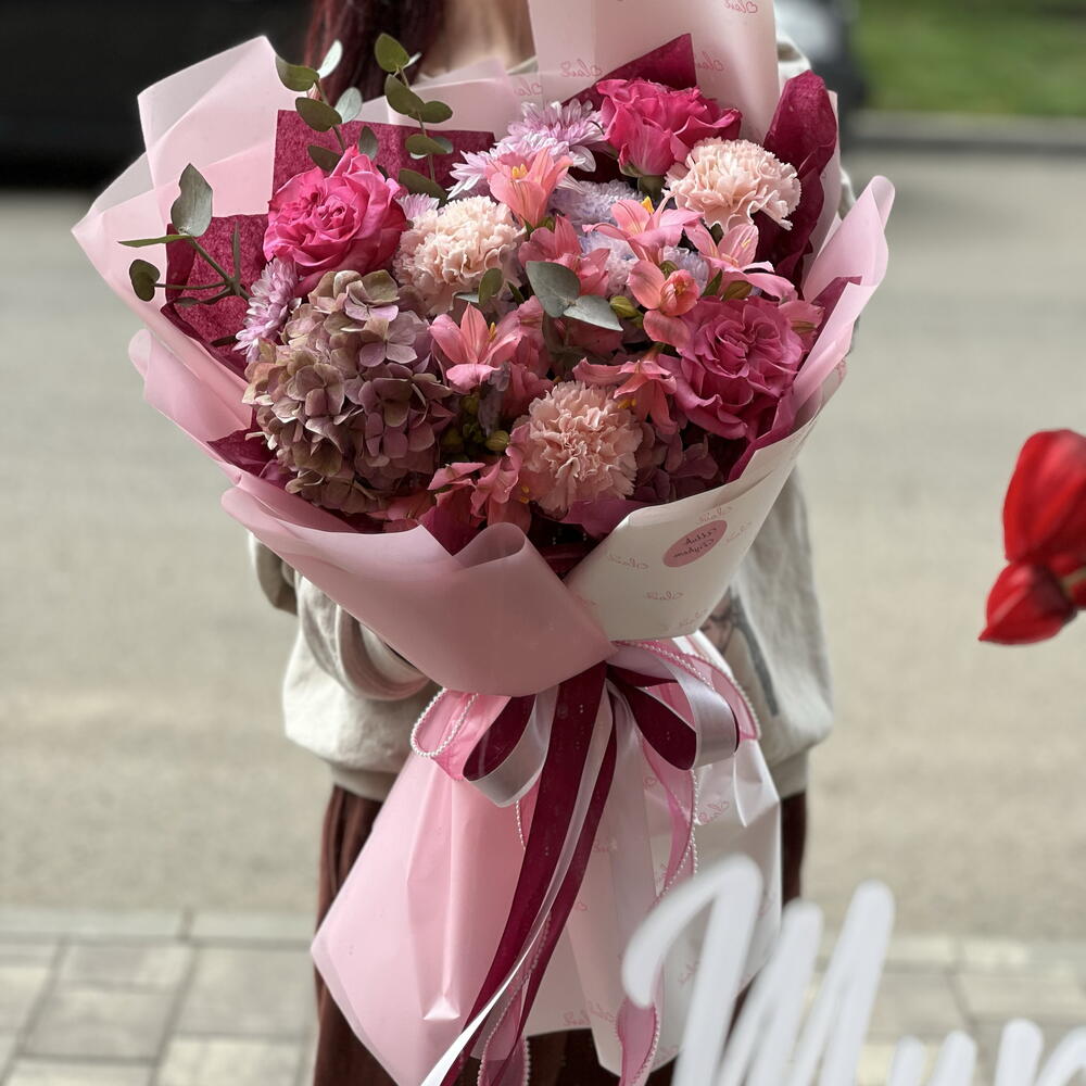 Букет с гортензиями,розами и эвкалиптом💕