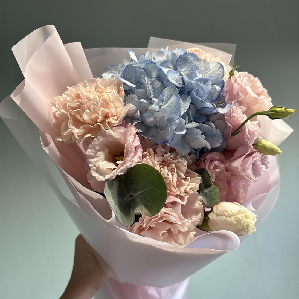Букет комплимент из гортензии, эустомы и диантуса💕💐