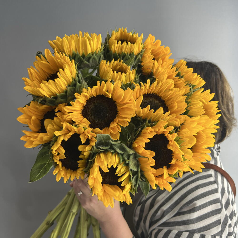 Монобукет 💛 солнечные подсолнухи 🌻🌻🌻 15 шт