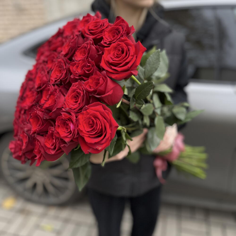 Букет из 51 Эквадорской метровой розы