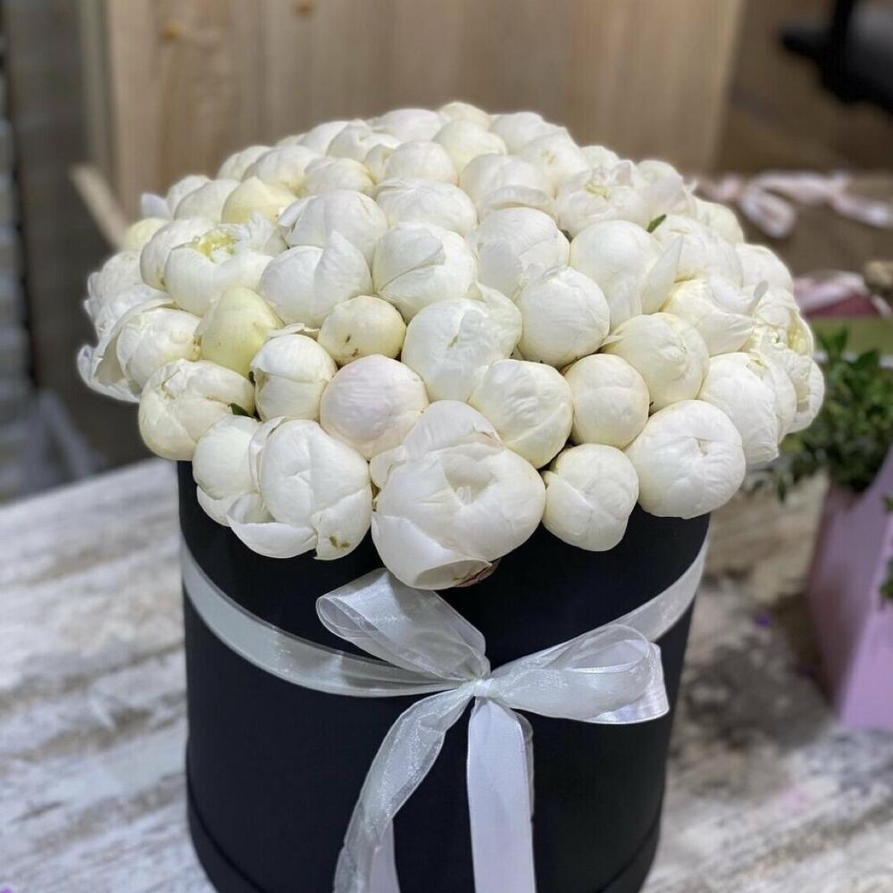 Огромный букет из белых Пионов в коробке, Цветы и подарки в Москве ...