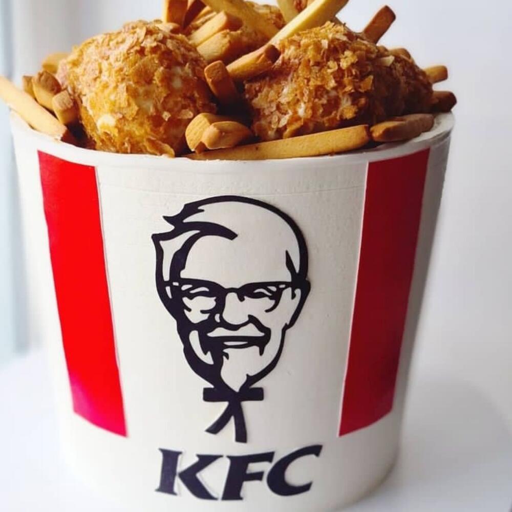 Десткий торт - сладкое ведро из KFC, Кондитерские и пекарни в Москве,  купить по цене 8000 руб, Детские торты в Suvorova.Cake с доставкой | Flowwow