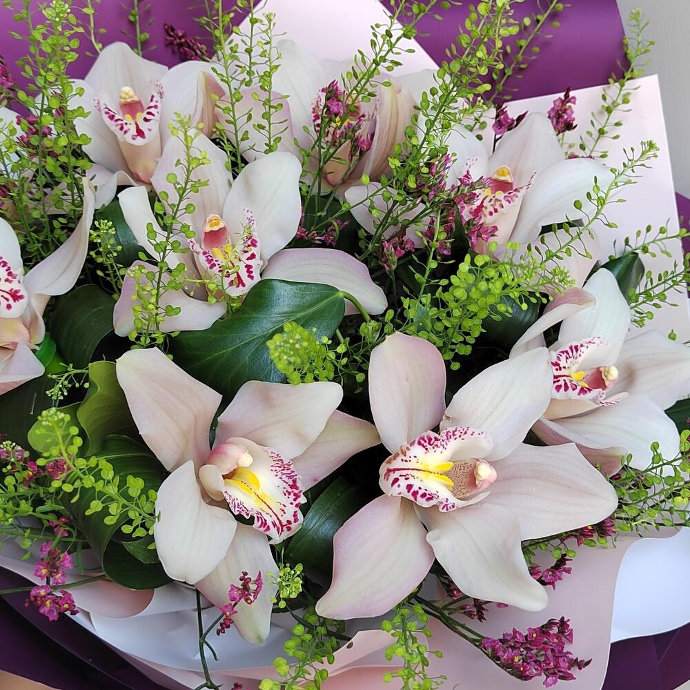 White orchid bouquet n30