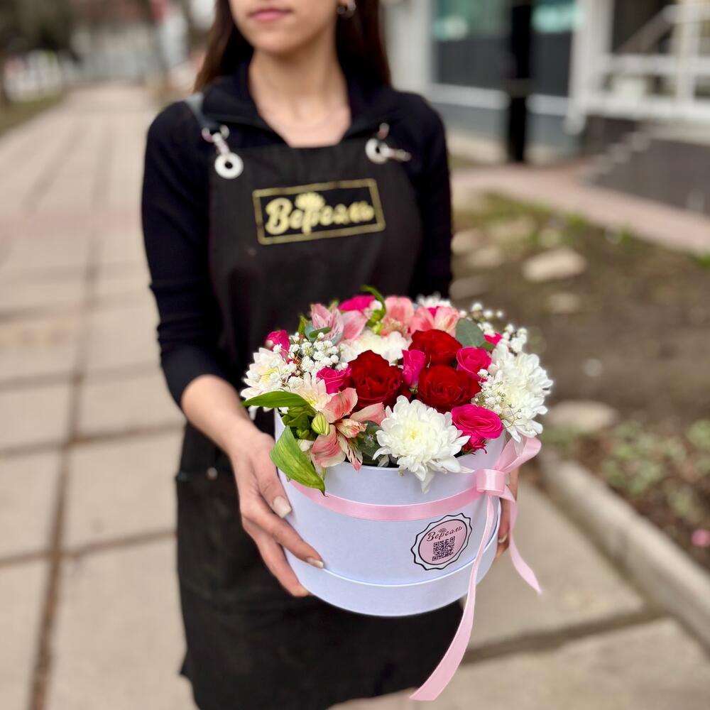 Маленькая коробочка с цветами
