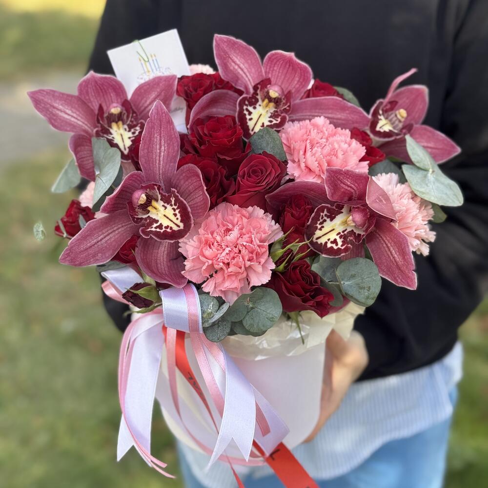 A bright composition with orchids