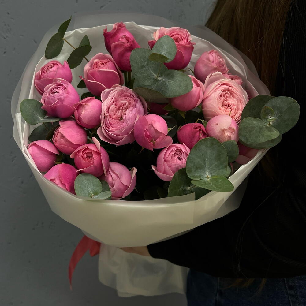 Розовый Шепот 🌸 Нежный букет из кустовых роз оттенков розового — от насыщенного малинового до нежно-пудрового