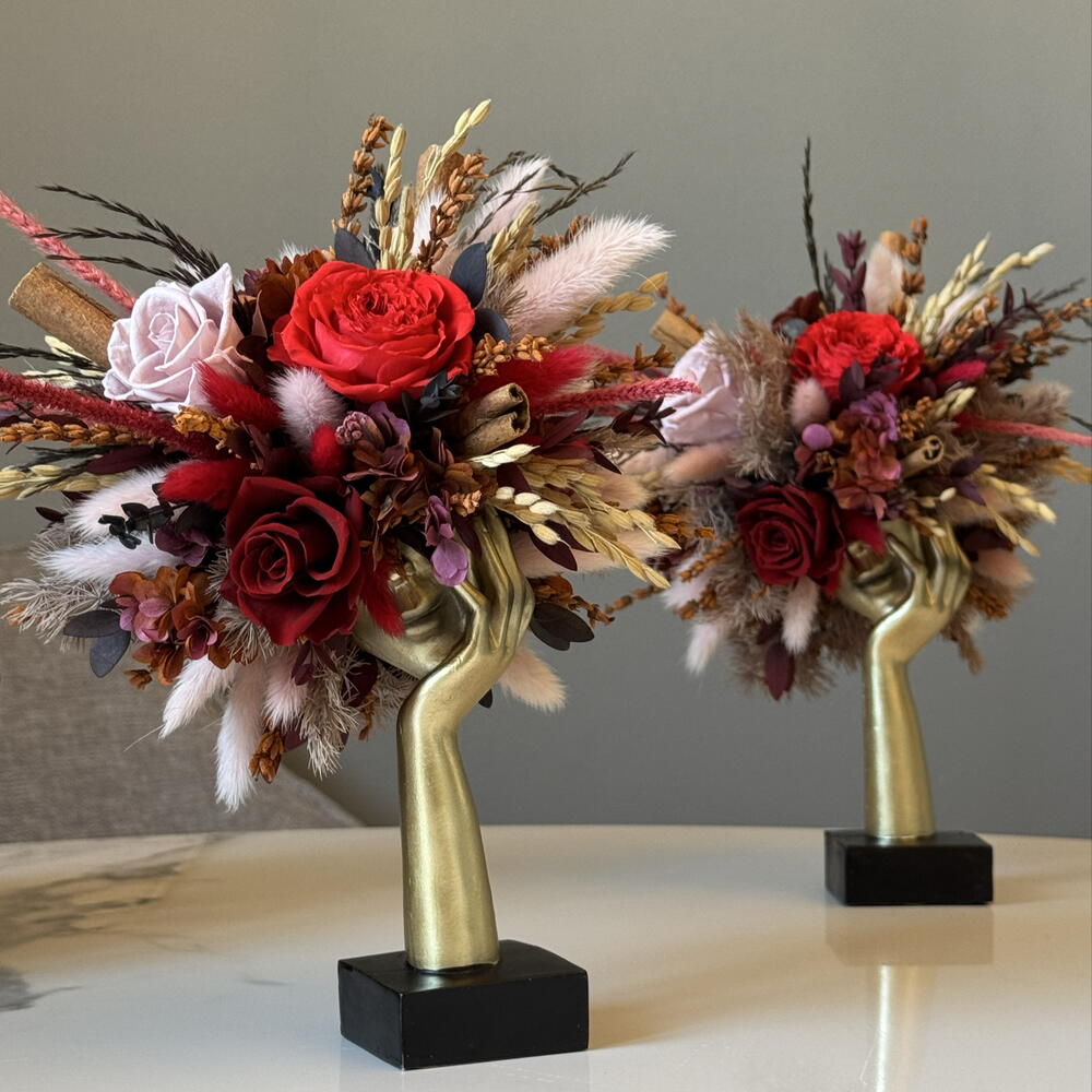 Эффектная мини-композиция с живыми вечными растениями в стильном оформлении